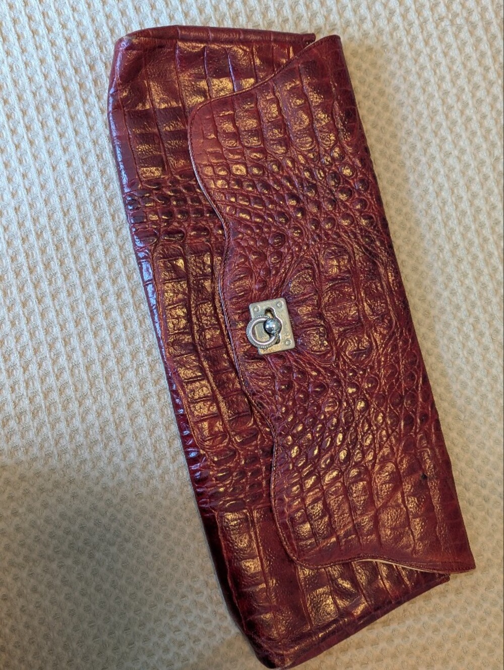 Women's Textured Croc Clutch in Burgundy